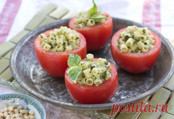 nina_2265: Помидоры, фаршированные пастой с соусом песто.