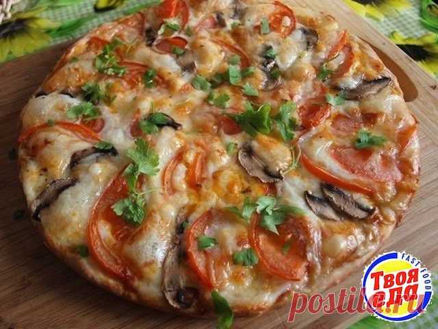 Сырная пицца с вкусным соусом