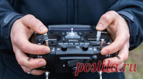 Латвия планирует отправить на Украину инструкторов дронов для управления ими. Премьер-министр Латвии Эвика Силиня заявила, что страна отправит на Украину дроны, а вместе с ними, возможно, инструкторов для управления ими. Читать далее