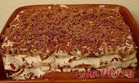 Торт из печенья с бананом на скорую руку
Ингредиенты:
-2 пачки сахарного печенья (в России это скорее всего 