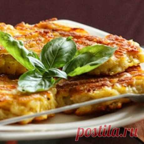 Драники картофельные по-чешски: брамбораки. Кто-то в выходной пиво пьёт, а кто-то с пивом делает драники - МирТесен