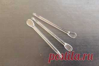 Лопаточка подходит для ухода за лицом- забора кремов,  при должном уходе не оставляет загрязнений в кремах.