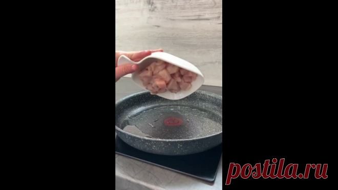 Рецептик для тех, кто не боится есть картофель!
Нам понадобится:
- 750 гр картофеля
- 2 ст.ложки сыра лёгкого
- 2,5 ст.ложки молока
- Соль/тимьян/перец по вкусу
Для начинки:
- Куриная грудка 300 гр
- Грибы 7 шт
- Перец зелёный 1 шт
- Луковица
- 1 зубчик чеснока
- 1 ст.ложка томатной пасты
Для соуса:
- 1 ст.ложка томатной пасты
- Пол стакана воды

И так, внимательно смотрим видео и делаем всё то же самое, что там указано. Важно не пропустить ни одного шага, иначе картофельн...