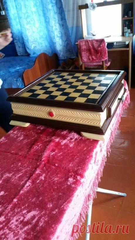 Шахматная доска с ящиками для шахматных фигур. Автор Рустам Низамов #DIY_Идеи
