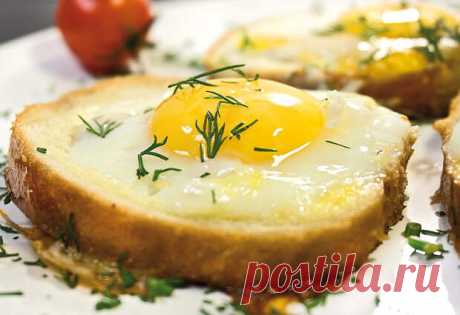 Яичница в хлебной корочке - Будет вкусно - 26 января - 43051954988 - Медиаплатформа МирТесен Моя младшая дочь, когда мы с ней на даче, неизменно требует по утрам «папину яичницу«. Должен по-стариковски констатировать, что у нынешних детей откровенно испорченный вкус. Ведь что такое «папина яичница», которую я, как папа, на дух не терплю? Правильно, поджаренная докторская колбаса с - 26 января - 43051954988 - Медиаплатформа МирТесен