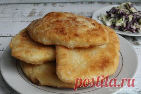 Пирожки с картошкой Тульский лапоть — рецепт с фото пошагово Как приготовить Пирожки с картошкой Тульский лапоть с использованием: вода,соль,масло растительное,мука. Простые, вкусные и быстрые пирожки получаются по этому рецепту, минимум продуктов и всегда замечательный результат. Если нет времени делать классическое долгое слоеное тесто, попробуйте приготовить пирожки с картошкой “Тульский лапоть”, в меру хрустящие, нежные и мягкие, с большим количеством вкусной начинки, ...