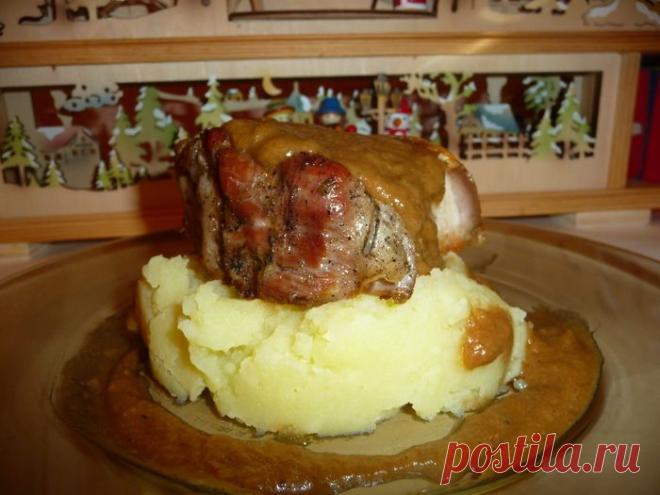 Запеченная свиная грудинка с коричневым соусом | Foodbook.su Очень понравилась идея Гордона Рамзи в приготовлении грудинки, и вот результат. Очень мужское блюдо.