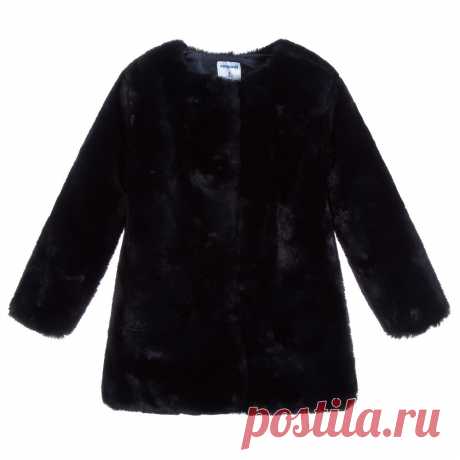 Girls Blue Faux Fur Coat Girls beautifully soft navy blue faux fur coat by Mayoral. There are concealed poppers to fasten on the front, side pockets and a silky lining.
