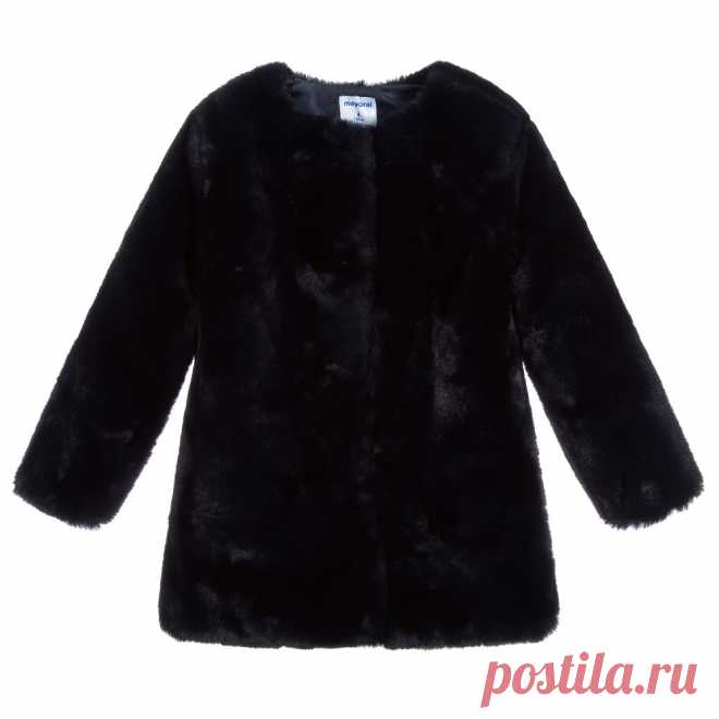 Girls Blue Faux Fur Coat Girls beautifully soft navy blue faux fur coat by Mayoral. There are concealed poppers to fasten on the front, side pockets and a silky lining.
