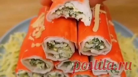 Вкусная и эффектная закуска из фаршированных крабовых палочек