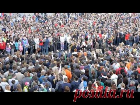 Тысячи новосибирцев спели хором &quot;День Победы&quot; 9 мая в 6 часов утра