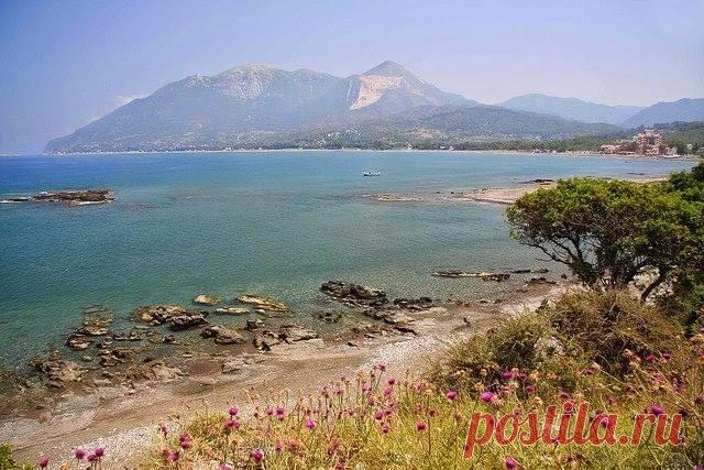 ՄՈՒՍԱ ԼԵՌ // կարոտի սպասումով🗻🙏

Մուսա լեռ (թուրք.՝ Musa Dağı, «Մտքի լեռ»), լեռ ներկայիս Թուրքիայի հարավում։ Հաթայի մարզ , լեռնաշղթա Ամանոս,բարձրությունը ծովի մակարդակից 997 մ:
Հայտնի է Հայոց Ցեղասպանության ընթացքում այստեղ կազմակերպված հայկական դիմադրությամբ։
Լեռը գտնվում է պատմական Կիլիկյան Հայաստանի ծայրամասում՝ Միջերկրական ծովի ափին։