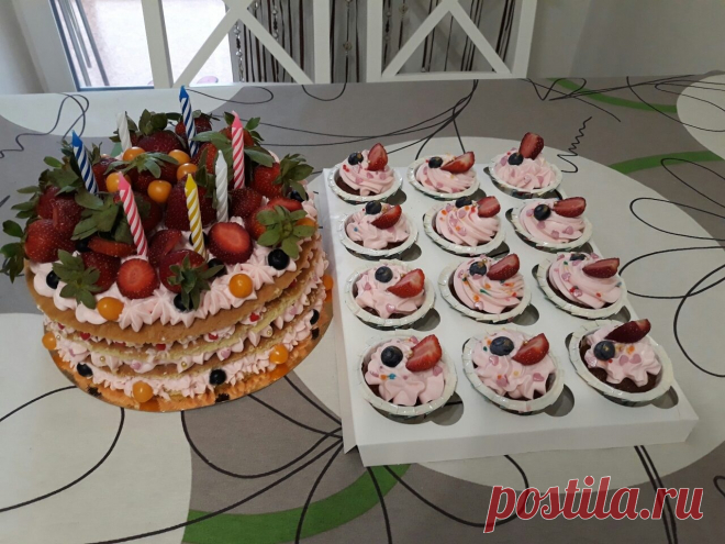 Тортик белый бархат, морковные капкейки
