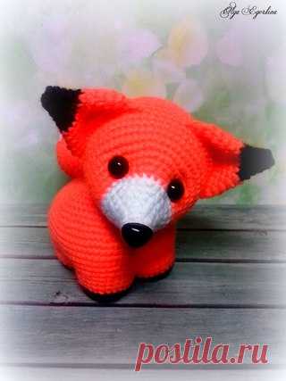 Девочки, записала для вас описание лисички - малышки.
Идея мною подсмотрена в интернете (фото), описание полностью моё.
Буду рада увидеть ваши работы у себя в группе.
Вяжите с удовольствием!!!