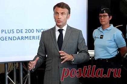 Макрон указал на проблему с безопасностью по всей Франции. Президент Франции Эммануэль Макрон заявил, что на территории всей страны наблюдаются проблемы с безопасностью из-за нехватки стражей правопорядка. Об этом политик рассказал в интервью телеканалу France 3. По его словам, потребность в безопасности и порядке присутствует на территории всей Франции.