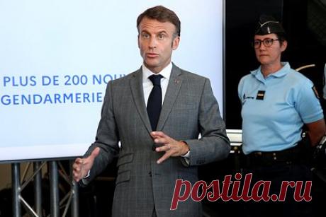 Макрон указал на проблему с безопасностью по всей Франции. Президент Франции Эммануэль Макрон заявил, что на территории всей страны наблюдаются проблемы с безопасностью из-за нехватки стражей правопорядка. Об этом политик рассказал в интервью телеканалу France 3. По его словам, потребность в безопасности и порядке присутствует на территории всей Франции.