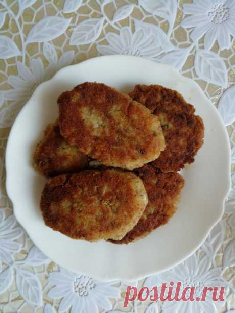 Котлеты из рыбных консервов (с рисом и картофельным пюре)