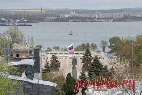 Власти Крыма опровергли сообщение о переезде на материк. Сообщение о переезде сотрудников администрации Крыма и совета министров республики в Краснодарский край оказалось недостоверным. Советник Аксенова Олег Крючков указал, что сообщение о переезде крымских властей на материк — дело рук украинского Центра информационно-психологических операций (ЦИПсО).