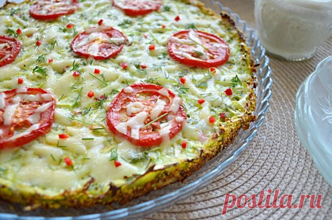 Кабачковая пицца - вкусно и полезно - Женский сайт Всем любителям кабачков и следящим за своей фигурой посвящается! Пицца кабачковая — это замечательное и очень вкусное блюдо-запеканка из кабачковой основы. Можно съесть хоть всю эту «пиццу», не боясь своей совести. Приятного аппетита! Понадобится:  — 1 кабачок. — 3 яйца. — 1 стакан муки. — 1 ч.л. разрыхлителя. -зелень: укроп,петрушка,зелёный лук. — соль. перец. — 100 гр сыра. […]