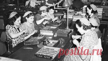 В России сократят список "неженских" профессий. Перечень запрещенных для женщин профессий в РФ планируется сократить в 2027 году. Это следует из утвержденной правительством РФ дорожной карты по реализации национальной модели ведения бизнеса, передает ТАСС. "Сокращение количества ...