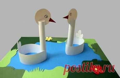 Детям очень нравится мастерить что-либо вместе с родителями. Такие занятия помогают им успокоиться и сконцентрировать внимание на своих пальцах. Отлично развиваются творческие способности и умения.
#поделки
Немало удовольствия приносят они и взрослым. Во-первых, всегда приятно провести время вместе с ребёнком, а во-вторых,  красивые вещи, сделанные собственными руками, радуют глаз.
Огромное количество вещей можно смастерить, например, из бумаги: цепочки, фонарики, кошельки, кораблики, цветы, пт