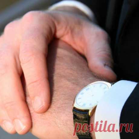 Женщина на остановке