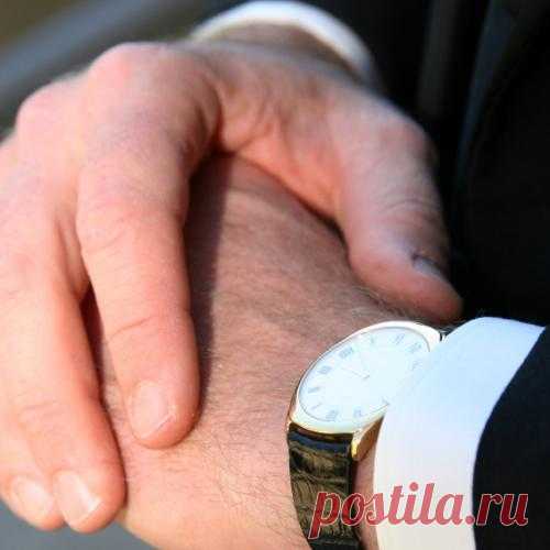 Женщина на остановке