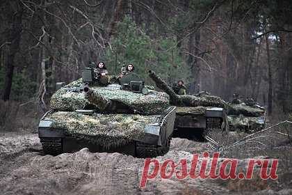 В США рассказали о преимуществах Т-80 перед Abrams. Российские танки Т-80БВМ превосходят американские M1 Abrams по мобильности, пишет Military Watch Magazine. Российские танки обладают большей удельной мощностью. Т-80БВМ — это модернизация танка Т-80БВ. Машины получили силовую установку мощностью 1250 лошадиных сил и динамическую защиту «Реликт».