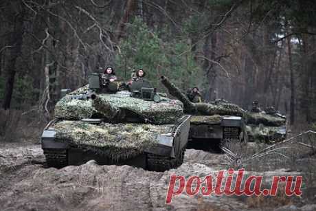 В США рассказали о преимуществах Т-80 перед Abrams. Российские танки Т-80БВМ превосходят американские M1 Abrams по мобильности, пишет Military Watch Magazine. Российские танки обладают большей удельной мощностью. Т-80БВМ — это модернизация танка Т-80БВ. Машины получили силовую установку мощностью 1250 лошадиных сил и динамическую защиту «Реликт».