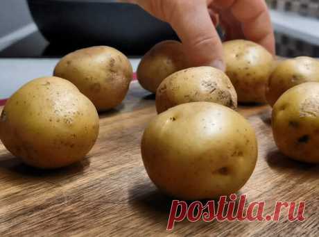 Готовьте больше, не промахнётесь. Такой картошки хоть целый противень запеки, умнётся до последней крошки - Будет вкусно - Социальная сеть "МТ.RU" Это такая вкуснющая картошка, даже передать не могу какое объедение. Продукт самый что ни на есть простецкий, а на выходе просто настоящий деликатес. Каждый раз готовлю и думаю, ну вот опять не хватит. Так что, готовьте сразу больше, не промахнётесь точно. Такой картохи хоть целый противень Подписывайтесь, читайте, комментируйте, ставьте лайки
