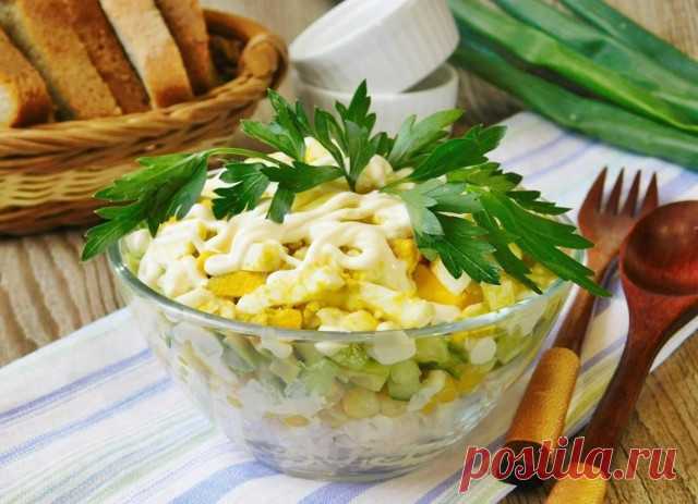 Салат с куриной грудкой и свежими огурцами