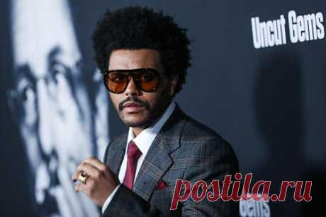 Самый популярный певец мира решил сменить псевдоним. Исполнитель The Weeknd задумался над тем, чтобы сменить псевдоним. Певец обратил внимание на то, что в сети поклонники часто называют его Эйбел, и признался, что может сменить свое сценическое имя. Артист также сравнил себя с Канье Уэстом, ранее поменявшим имя на Йе и убравшим фамилию.