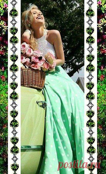 Когда на сердце тяжело...
Когда Вам по ночам не спится...
Душа,как то хрустальное стекло,
Готова вдребезги разбиться...
Пусть не увидит этого никто!
Ведь люди не поймут всей вашей боли...
Вы лучше смейтесь бедам всем назло
И не давайте чувствам Вашим воли!
Улыбкою обезоружьте всех!
Играя и шутя со всеми как обычно!
Пусть льётся Ваш весёлый смех,
Пусть видят все,что в Вашей жизни Всё отлично!!!