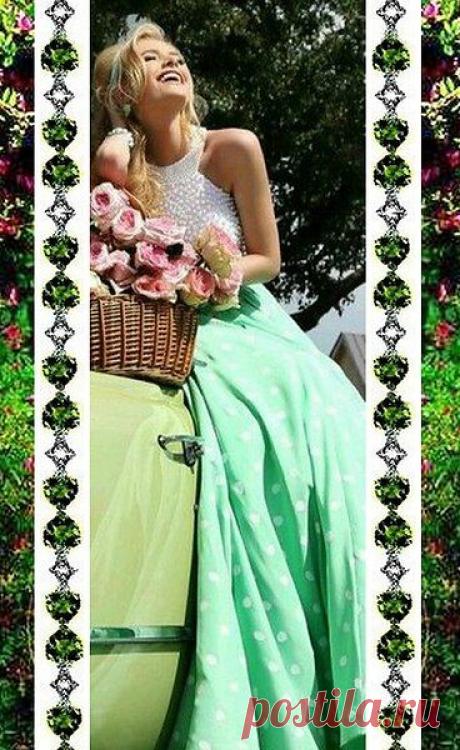 Когда на сердце тяжело...
Когда Вам по ночам не спится...
Душа,как то хрустальное стекло,
Готова вдребезги разбиться...
Пусть не увидит этого никто!
Ведь люди не поймут всей вашей боли...
Вы лучше смейтесь бедам всем назло
И не давайте чувствам Вашим воли!
Улыбкою обезоружьте всех!
Играя и шутя со всеми как обычно!
Пусть льётся Ваш весёлый смех,
Пусть видят все,что в Вашей жизни Всё отлично!!!