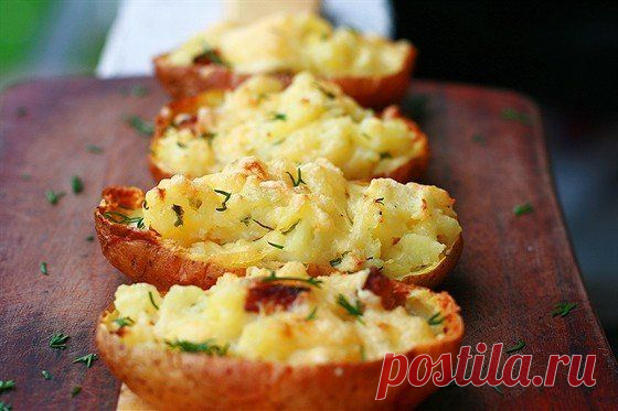 Вкусный и сытный ужин в лучших традициях русской кухни – картофель, запеченный с беконом!