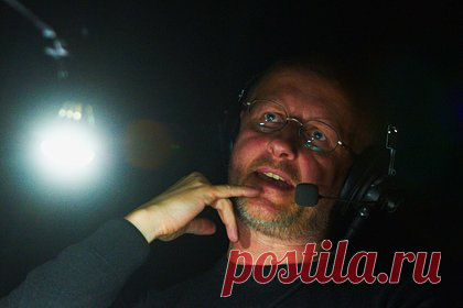 Гоблин заподозрил YouTube в предвзятости. Популярный российский блогер и переводчик Дмитрий Пучков, известный под псевдонимом Гоблин, заподозрил YouTube в препятствовании просмотру его видео. При этом видеохостинг, по его мнению, может намеренно продвигать ролики других известных личностей, в том числе Юрия Дудя (включен Минюстом в реестр СМИ-иноагентов).