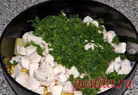 Салат из курицы с ананасами