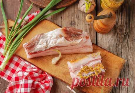 СЕКРЕТ ВКУСНОГО САЛА

Сало, это хорошо! Даже медики рекомендуют есть каждый день по кусочку сала, в нем содержатся полезные жирные кислоты. Сало варенное в луковой шелухе, готовлю по этому рецепту сало несколько лет и всегда получается-объедение! Свиное сало должно быть с обильными мясными прожилками, обычно на порцию беру кусок сала (можно грудинку-получится деликатес, как из магазина).