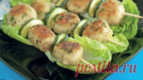 Удивительно вкусные котлеты, которые можно есть перед сном 


Вкуснятина!









Ингредиенты:
куриный фарш — 200 гморковь крупная — 1 штукакабачок маленький — 1 штукабелок — 1 штукалук — 1 штукаспеции по вкусу
Приготовление:
 
Натираем на крупной терке морк…