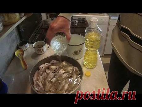 Бычок, рыба универсальная можно приготовить, консерву, котлеты, обжарить, посолить-высушить, сделать чебуреки, пельмени, сварить уху, суп, запечь в духовке, ...