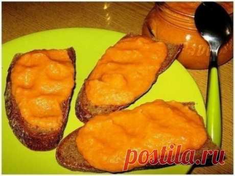 КАБАЧКОВАЯ ИКРА
Вкуснее магазинной!!!
3 кг кабачков, 
8 зубчиков чеснока, 
1 стакан майонеза (200 мл), 
1 стакан томатной пасты, 
100 г сахара, 
1/3 стакана растительного масла, 
красный молотый перец, 
1 ст. ложка соли.
Кабачки и чеснок пропустить через мясорубку. В кастрюлю влить 2 ст. ложки растительного масла, разогреть. Положить кабачковую массу, добавить майонез, томатную пасту, соль, сахар, перец и остальное растительное масло. Все перемешать и варить на медленном о...