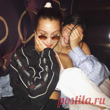 Лучший изгиб на теле женщины - это ее улыбка. Боб Марли