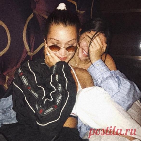 Лучший изгиб на теле женщины - это ее улыбка. Боб Марли