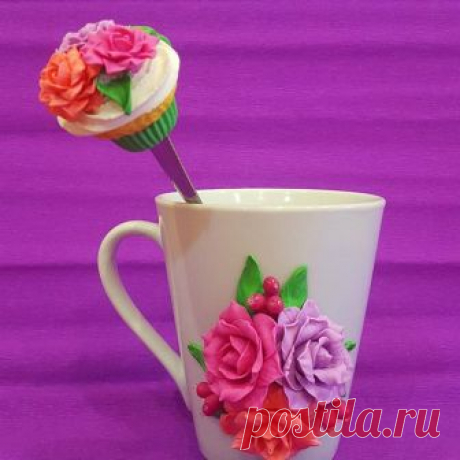 Та-дамммм.... я сделала это!😁 ночь без сна- и  букет из роз готов! Даже два💐😊 мне очень нравится результат! А вам?😉
P.S.  Теперь то я точно знаю, о чем поется в песне "Луна-луна, цветы-цветы..." 😂😂😂
#полимернаяглина #декорложки #декоркружки #вкуснаяложка #кружкасдекором #кружканазаказ #ложканазаказ #розы #цветы #леплюсама #леплюизглины #леплюназаказ #подарок #праздник #деньрождения #фимо #eleo_art #безфильтров