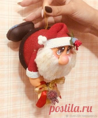 Изготавливаем новогоднюю игрушку Санта Продолжим готовиться к Новому году. В этом мастер-классе изготовим новогоднюю игрушку в виде Санты. Для работы потребуется: молд Полусфера (5 шт.)№ 31020; молд Ручки (3 шт.