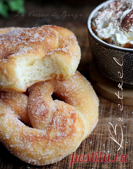 Petits beignets bretzel au sucre {recette pour le goûter} Testez ces délicieux petits beignets bretzel moelleux et très gourmands avec leur enrobage de sucre parfumé pour le goûter des enfants mais pas qu'eux !