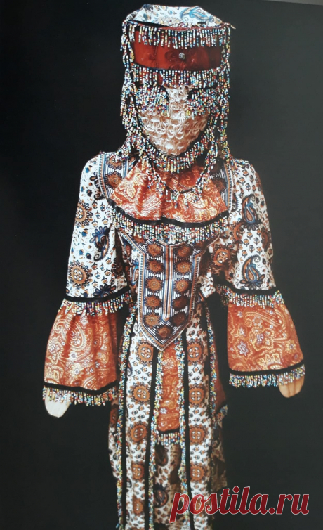 Նկարում պատկերված տիկնիկը կոչվում է Թերափ։ Հնում մեր փոքրիկները Ծաղկազարդի շրջայցերի ժամանակ տնից-տուն, բակից-բաց պտտեցրել են այս գեղեցիկ տիկնիկին, որի շապիկը լուսակերտ և նկարազարդ էր, իսկ մեջքի գոտին՝ գույնզգույն, ինչպես ծիածան։
Ապրիլի 3-ին գարնանային տոների մասին ենք խոսելու, իրար ավետիս փոխանցելու, երգ-պարով, տիկնիկների պատրաստմամբ ու ավանդական ուտեստների ճաշակմամբ օրը տոն դարձնելու։ Սպասում ենք🥰։
Մանրամասները` https://fb.me/e/4gppmuDPx