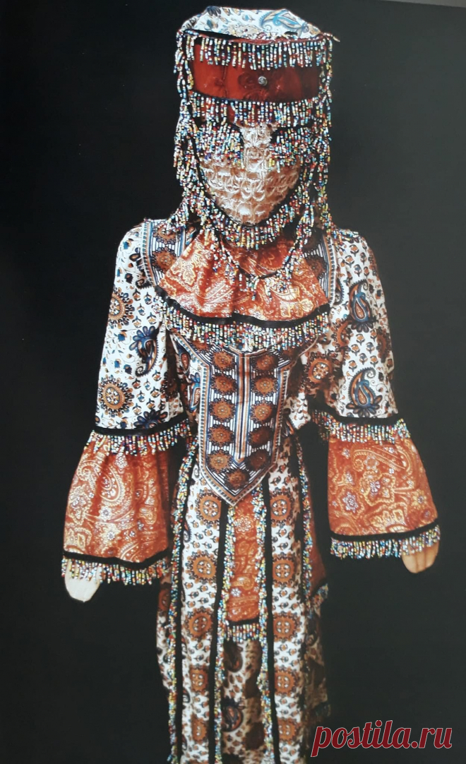 Նկարում պատկերված տիկնիկը կոչվում է Թերափ։ Հնում մեր փոքրիկները Ծաղկազարդի շրջայցերի ժամանակ տնից-տուն, բակից-բաց պտտեցրել են այս գեղեցիկ տիկնիկին, որի շապիկը լուսակերտ և նկարազարդ էր, իսկ մեջքի գոտին՝ գույնզգույն, ինչպես ծիածան։
Ապրիլի 3-ին գարնանային տոների մասին ենք խոսելու, իրար ավետիս փոխանցելու, երգ-պարով, տիկնիկների պատրաստմամբ ու ավանդական ուտեստների ճաշակմամբ օրը տոն դարձնելու։ Սպասում ենք🥰։
Մանրամասները` https://fb.me/e/4gppmuDPx