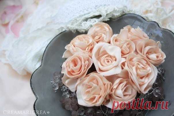 Атласные розы