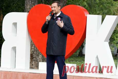 Чиновник призвал непривитых россиян уехать из страны. Замглавы администрации Каменска-Уральского (Свердловская область) Денис Нестеров призвал тех россиян, кто не желает проходить вакцинацию, уезжать из страны. Он отметил, что те, кто сделал прививку от коронавируса, действуют в соответствии с правилами, установленными в стране и в регионе.